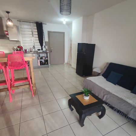 Appartement Location saisonnière meublée F2 St Leu face océan à 1 min plage à Saint-Leu Extérieur photo