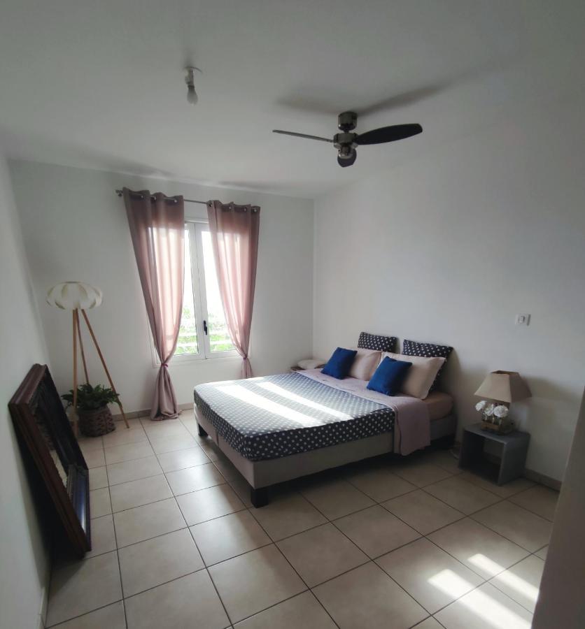 Appartement Location saisonnière meublée F2 St Leu face océan à 1 min plage à Saint-Leu Extérieur photo