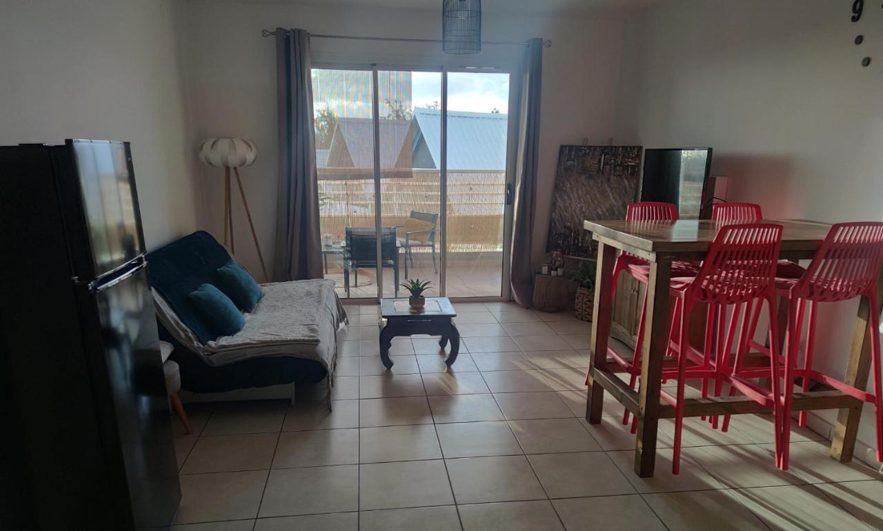 Appartement Location saisonnière meublée F2 St Leu face océan à 1 min plage à Saint-Leu Extérieur photo