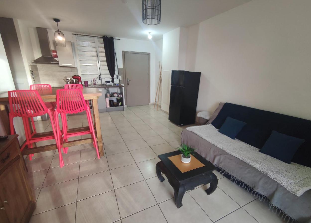 Appartement Location saisonnière meublée F2 St Leu face océan à 1 min plage à Saint-Leu Extérieur photo