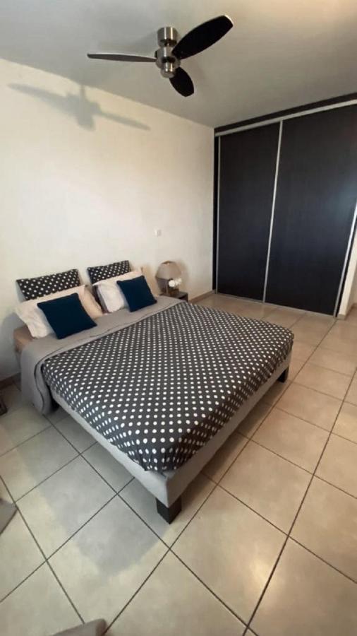 Appartement Location saisonnière meublée F2 St Leu face océan à 1 min plage à Saint-Leu Extérieur photo